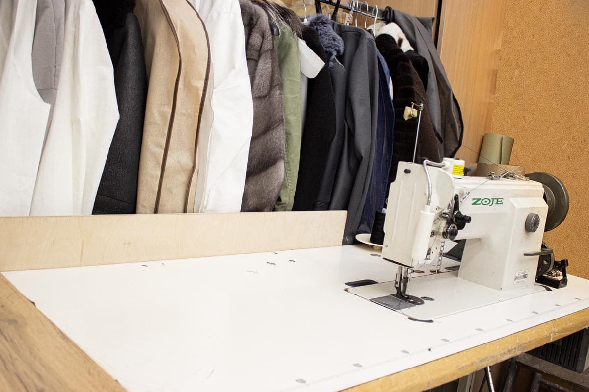 Швейная машина на фабрике Mary Belle